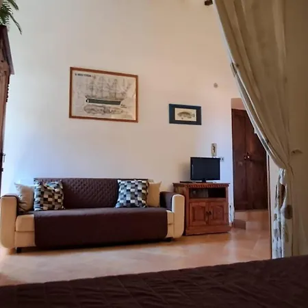 Palazzo Renzi * 카프라리라